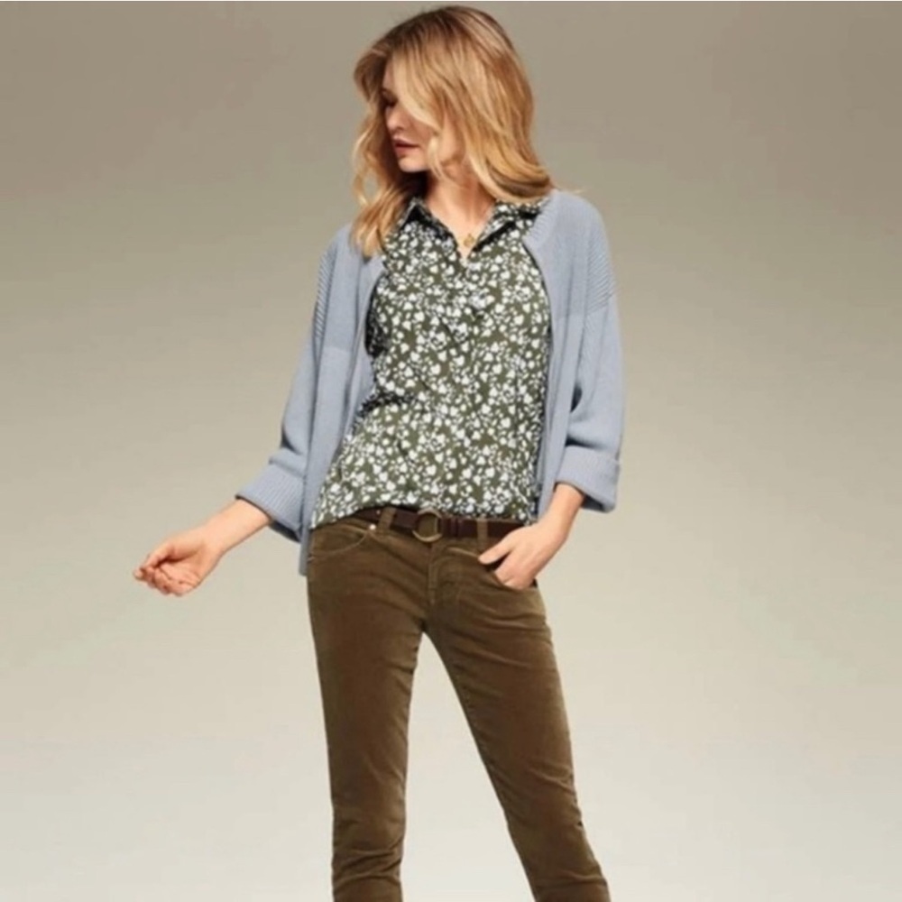 💚5/$25💚 Cabi Olive Green Sleeveless Keepsake Pressed Floral Blouse Pullover Sz S